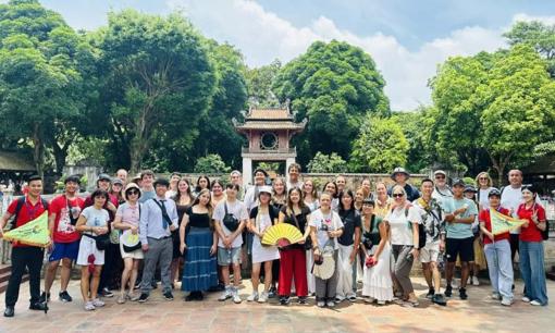 Hàng loạt khách sạn ở Hà Nội báo 'không còn chỗ', xác lập kỷ lục chưa từng có