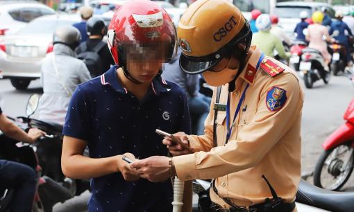 Chú ý: CSGT sẽ được phép kiểm tra các loại giấy tờ này khi dừng xe người tham gia giao thông