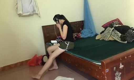 Tôi bí mật lên thành phố để mừng sinh nhật người yêu vừa mở cửa phòng trọ, vô tình chứng kiến cảnh tượng ám ảnh cả đời