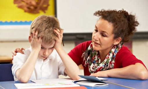 Khi con đang không kiểm soát được cảm xúc, cha mẹ hãy nói 7 câu này sẽ giúp trẻ trấn tĩnh lại