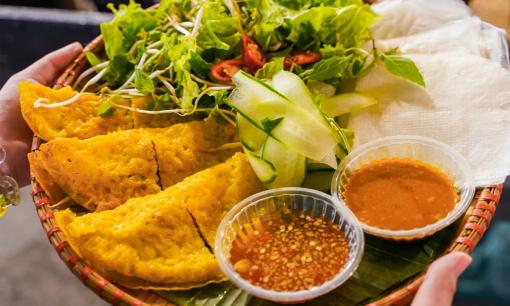 Khách Tây đánh giá Việt Nam có 2 món bánh ngon ngoài sức tưởng tượng, lại còn rất rẻ