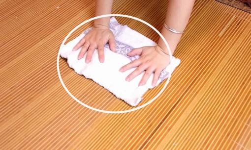 Vệ sinh chiếu nằm: Đừng chỉ lau bằng nước, càng lau càng bẩn! Chỉ bạn cách này, diệt khuẩn, loại bỏ mạt và không có mùi