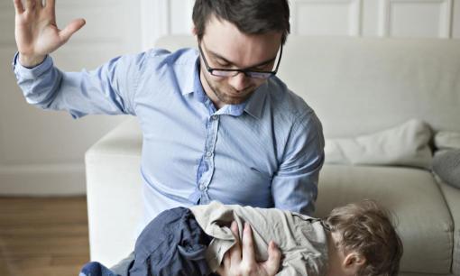 Giận con đến đâu cũng cần tránh những bộ phận này, dù tác động nhẹ vẫn có thể khiến trẻ xuất huyết não