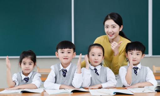 Giáo viên chủ nhiệm lâu năm: Gia đình nào 'giàu' thì nhìn con cái là biết ngay, không thể giấu được