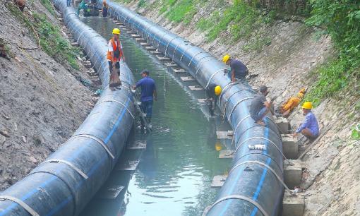 Cận cảnh đường ống khổng lồ dẫn nước hồ Tây để 'hồi sinh' sông Tô Lịch 