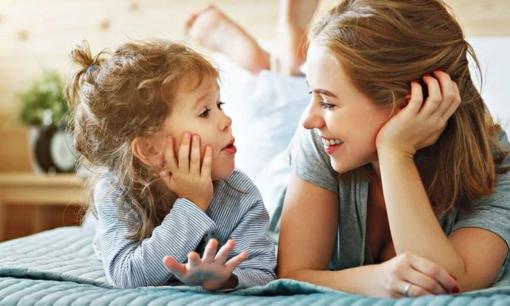 Cha mẹ thường xuyên trò chuyện với con vào thời điểm này, con lớn lên không những hạnh phúc, mà còn giỏi giang, 'làm đâu thắng đó'