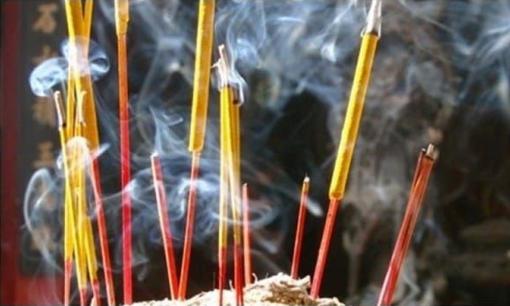 Tổ Tiên căn dặn: Tháng 7 cô hồn, thắp hương 2 khung giờ này là đại kỵ, là giờ nào?