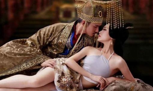 Tại sao phi tần không được phát ra những âm thanh du dương và phải nằm im để thái giám làm điều này sau khi Hoàng đế thị tẩm?