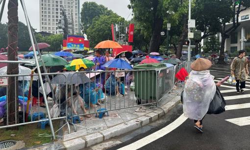 Công an kiên quyết dẹp bỏ tình trạng 'xếp ghế giữ chỗ' xem diễu binh rồi bán thu lợi