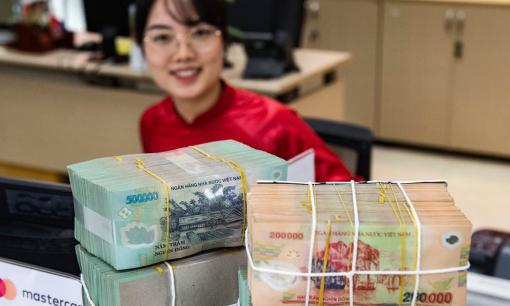 Vì sao nhân viên ngân hàng ít khi gửi tiền ở nơi mình làm việc? Biết lý do rồi bạn cũng muốn làm theo, đúng là thêm kiến thức!