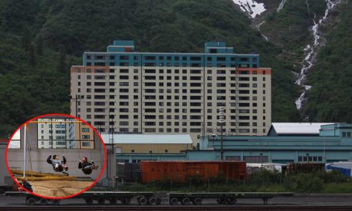 Kỳ lạ tòa nhà chung cư 'chứa cả thế giới', có thể sống cả đời mà không cần đi ra ngoài