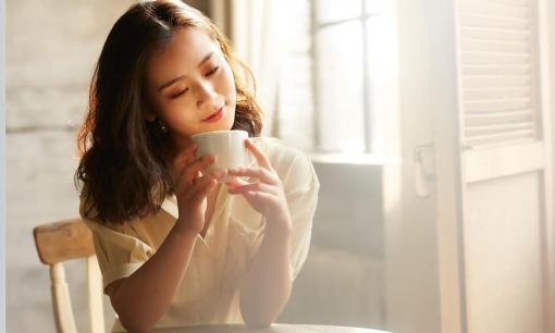 Phụ nữ tuổi 50 khi sống qua nửa đời người mới hiểu: Giữ chắc 2 điều này mới là trí tuệ đỉnh cao