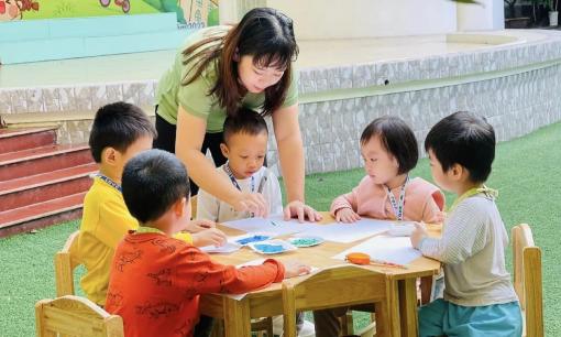 Từ năm 2026, giáo viên mầm non nghỉ hưu trước tuổi không bị giảm tiền hưởng lương hưu trong trường hợp đã đóng BHXH nhiêu năm trở lên?