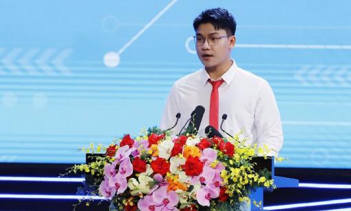 Bài phát biểu gây 'sốt' của nam sinh Đại học Bách khoa trong lễ khai giảng chưa từng có: “Em mong muốn mình trở nên giàu có”