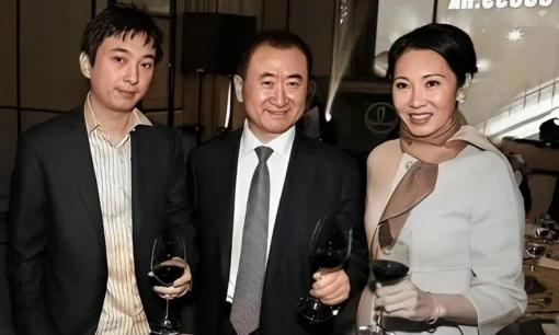 MC hỏi tỷ phú Vương Kiện Lâm - cha của 'thiếu gia tai tiếng' Vương Tư Thông: Đàn ông giàu có thường nuôi bồ nhí, sao ông không vậy? Câu trả lời của ông khiến mọi người khâm phục