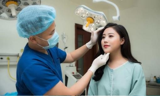 Muốn làm bác sĩ phẫu thuật thẩm mỹ thì chọn học ngành nào?