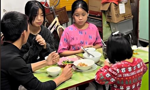 Trong mâm cơm gia đình, đừng nói 5 câu khó nghe này, kẻo trẻ lớn lên khó lòng hiếu thảo