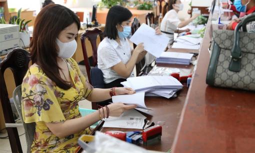 Công chức muốn được kéo dài thời gian giữ chức vụ đến tuổi nghỉ hưu phải đạt được điều kiện gì?