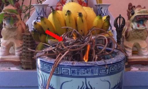 Bát hương có dấu hiệu sau xin chúc mừng! Tổ Tiên ban lộc lớn, gia chủ sắp 'trúng số' giàu to!