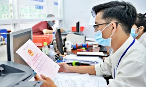 Việc chủ tịch xã uỷ quyền cho phó chủ tịch xã ký sổ đỏ, Bộ Nội vụ nói gì?