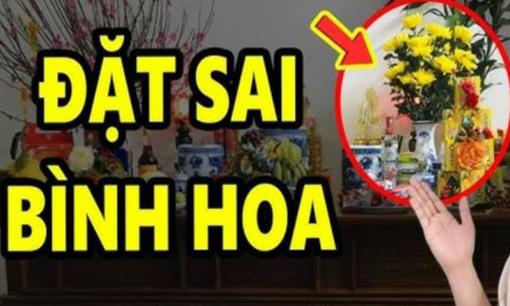 Thắp hương ngày mùng 1 chú ý: Nên chọn hoa nào và không được đặt bình hoa ở bên trái, vì sao?