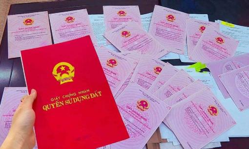 Theo quy định mới nhất, sổ đỏ mới từ nay có thể đứng tên tối đa bao nhiêu người?