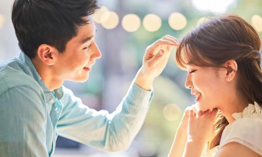 Trong mối quan hệ giữa hai giới, phụ nữ dại khờ nhìn vào vẻ ngoài, phụ nữ nông cạn nhìn vào tiền bạc, còn phụ nữ thông minh nhìn vào...