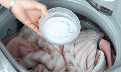Thêm một bát nước khi giặt ga trải giường, dù ga bẩn hay cũ đến đâu, chúng cũng sẽ sạch như mới ngay lập tức