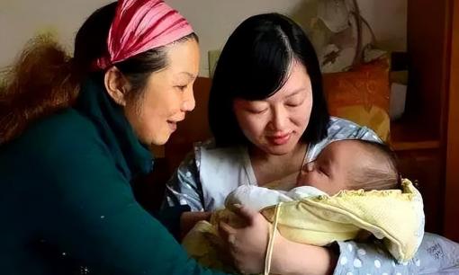 Người già muốn giúp trông cháu: Tốt nhất nên tránh 3 'cái bẫy' con cái vô tình (hoặc cố tình) đặt ra, nếu không tuổi già dễ cô đơn, tủi phận