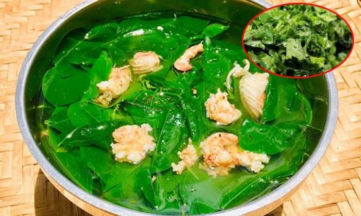 Vò rau ngót trước khi nấu, tại sao phải làm như vậy?