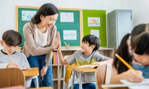 Giáo viên chủ nhiệm lâu năm tiết lộ: 4 kiểu gia đình này thường sẽ có con học giỏi đứng đầu lớp