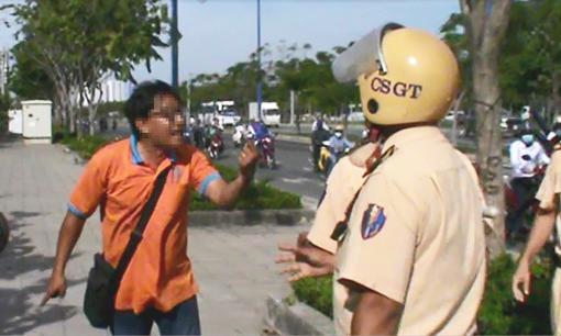 Không chấp hành hiệu lệnh, xúc phạm CSGT sẽ bị phạt rất nặng, lên tới 37 triệu đồng