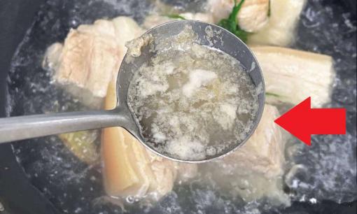 Khi luộc thịt nên vớt hết bọt hay để nguyên? Chia sẻ của chuyên gia sẽ khiến nhiều người phải thay đổi thói quen nấu ăn