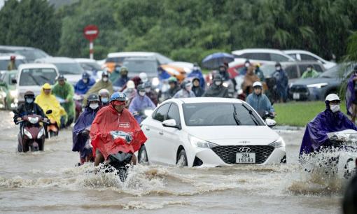 Hà Nội ngập sâu, bác sĩ cảnh báo, điều ít ai để ý nhưng có thể gây hại khôn lường