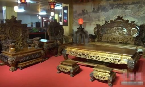 Bộ bàn ghế làm từ 20 tấn gỗ đắt đỏ bậc nhất, giá hơn 700 tỷ đồng, 50 nghệ nhân làm việc suốt 9 năm mới hoàn thành