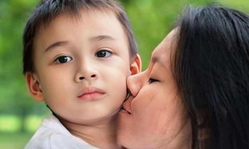 Cha mẹ xin đừng nói với trẻ: 'Con thật thông minh', bởi phía sau là sự thật tàn nhẫn