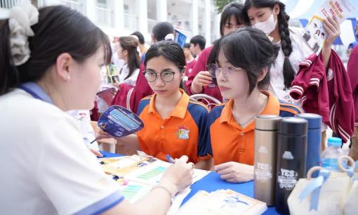 Một khối ngành đang được người trẻ Việt Nam 'đổ xô' đi học, cứ mỗi năm tăng trung bình 9%, là khối ngành gì?