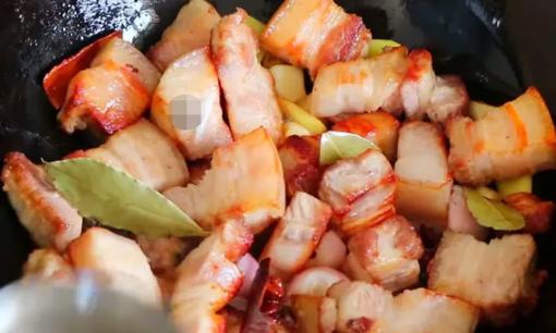 Bất kể bạn đang hầm loại thịt nào, chỉ cần bạn thêm '3 hương vị' này vào nồi, thịt sẽ trở nên thơm hơn khi hầm