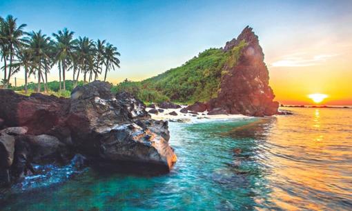 Đảo duy nhất ở Việt Nam có 5 ngọn núi lửa: Cách đất liền 30km, đẹp tựa Maldives, du khách nhận xét 'cảnh như trong phim'