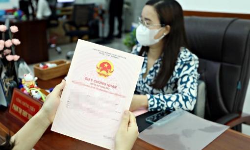 Phó Chủ tịch UBND xã được ký cấp Giấy chứng nhận quyền sử dụng đất khi nào?