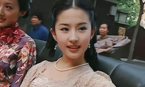 'Bà trùm showbiz Hồng Kông' từng chê Lưu Diệc Phi 'quá đáng sợ', tiết lộ lý do cô từ chối ký hợp đồng với nữ diễn viên năm 14 tuổi, ám chỉ tính cách tiểu thư từ sớm