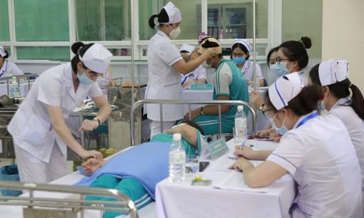 Bộ Y tế ra đề xuất quan trọng: 640.000 nhân viên y tế công sắp được hưởng lợi lớn chưa từng có