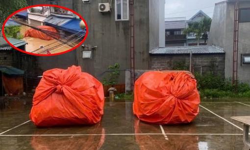 Bọc bạt chống ngập xe như mạng hướng dẫn, gia chủ bị trôi 2 chiếc xe ô tô đi đâu không rõ, khẩn thiết cầu cứu cộng đồng mạng