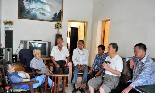 Tại sao người cao tuổi ở thành phố không thích người khác đến thăm nhà? Ba cụ già chia sẻ cảm xúc thật