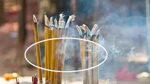Tại sao lại nói: 'Càng đốt nhiều hương, càng thu hút nhiều ma quỷ'? Đây không phải là mê tín
