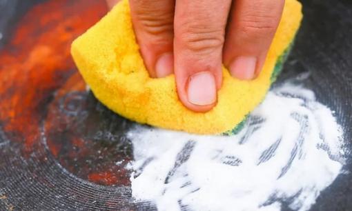 Cách làm sạch nồi chảo bị cháy khét đơn giản, biết sớm giúp bạn tiết kiệm bộn tiền