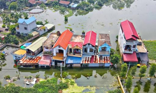 Gần 10.000 hộ dân Hà Nội vẫn chưa có điện trở lại do ảnh hưởng của ngập úng, nước sông Cầu rút chậm