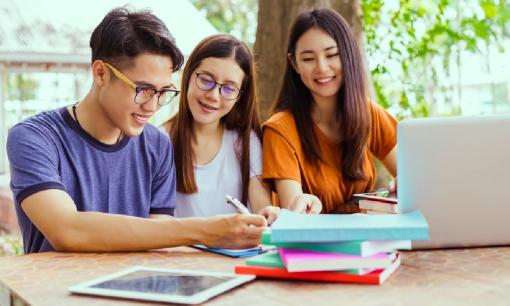 AI chỉ ra 3 ngôn ngữ ngay cả người không có năng khiếu cũng học được, rất có lợi trong nghề nghiệp sau này