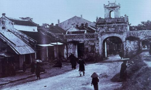 Ai là người chính thức đặt tên Hà Nội?