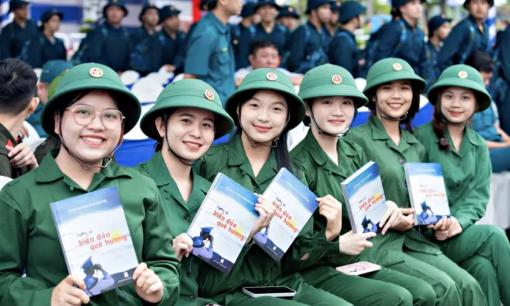 UBND cấp xã sẽ tuyển chọn và gọi công dân nữ nhập ngũ theo quy định mới